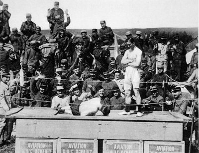 Carpentier gives the knock-out at the front: the famous boxer puts on the gloves again, to honour a hero by French Photographer